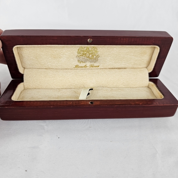 Bueche Girod Luxury Red Wooden Pen Case Felt Lining - Picture 3 of 3